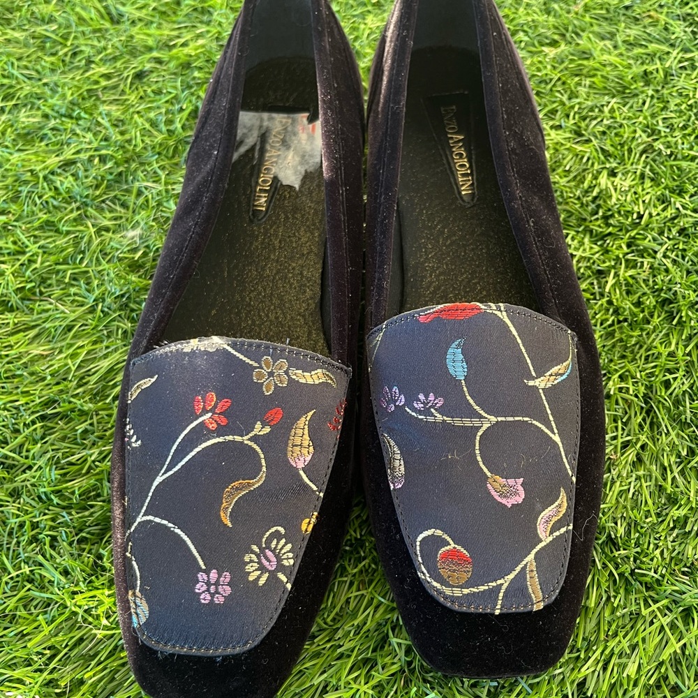 Enzo Angiolini Velvet embroidered Flats